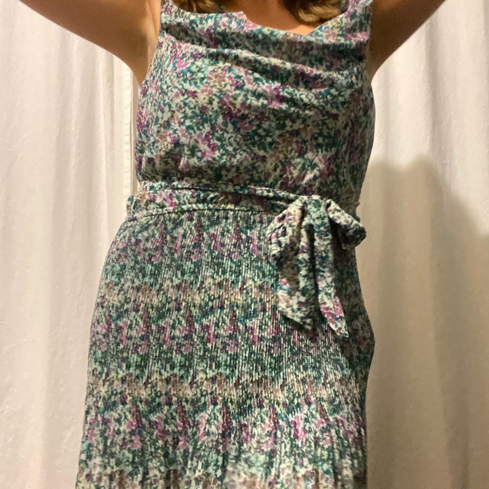 Floral print forever 21 dress. Size large. Knee length.